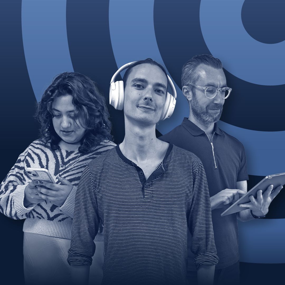 Three members of the 金刚生态TechRadar team using gadgets